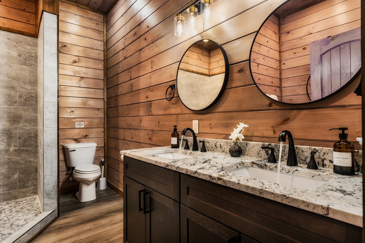 En suite Master bathroom (bathroom1) with double vanity, walk in shower and soaking tub