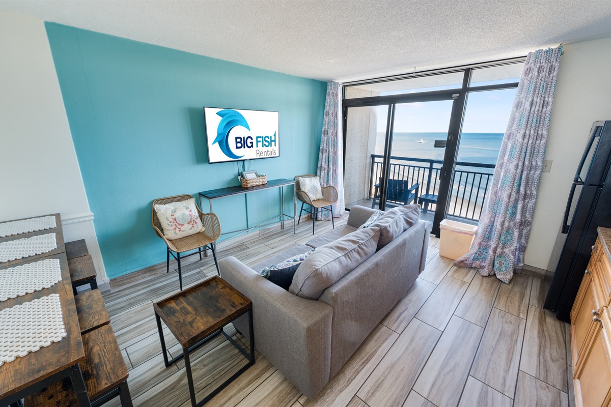 Living Room with Stunning Views🌊☀️