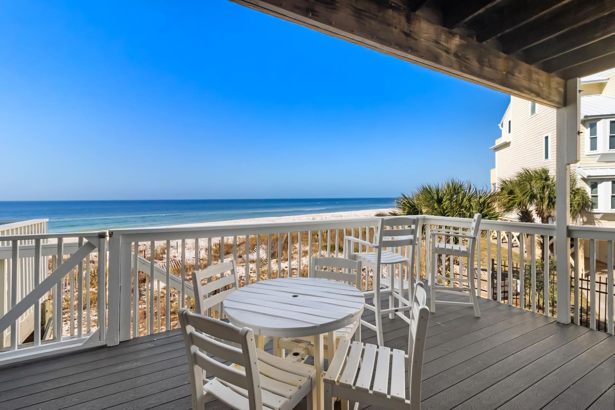 Sit on the main deck with a drink in hand while the Gulf lays out in front of you &mdash; this is the view you'll replay all winter.