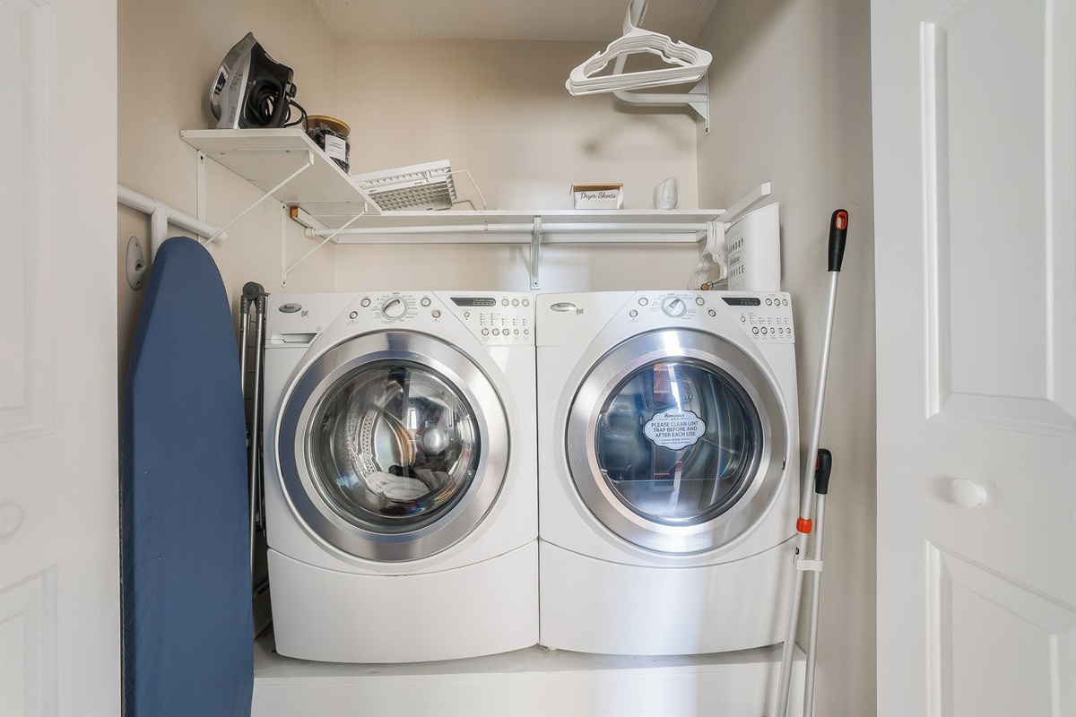 washer & dryer/ ironing board/iron/drying rack