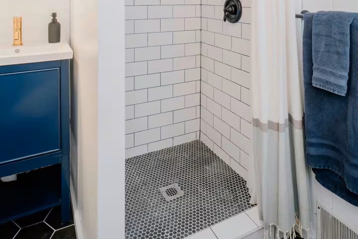 Our newly remodeled bathroom (new as of November 2022)!