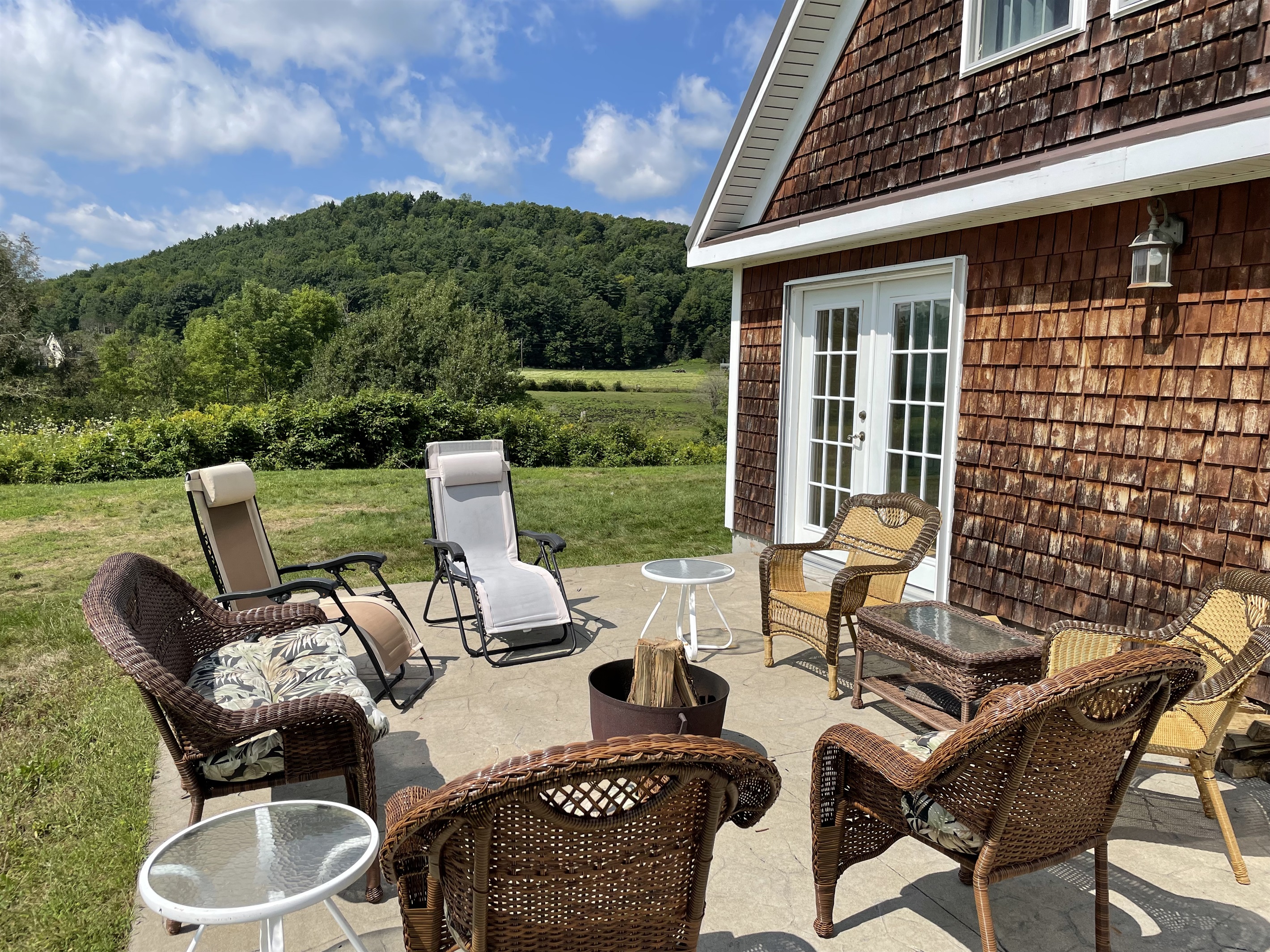 Firepit on side patio