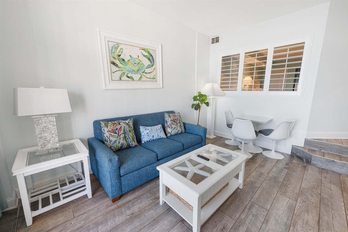 Living Room with Stunning Views🌊☀️