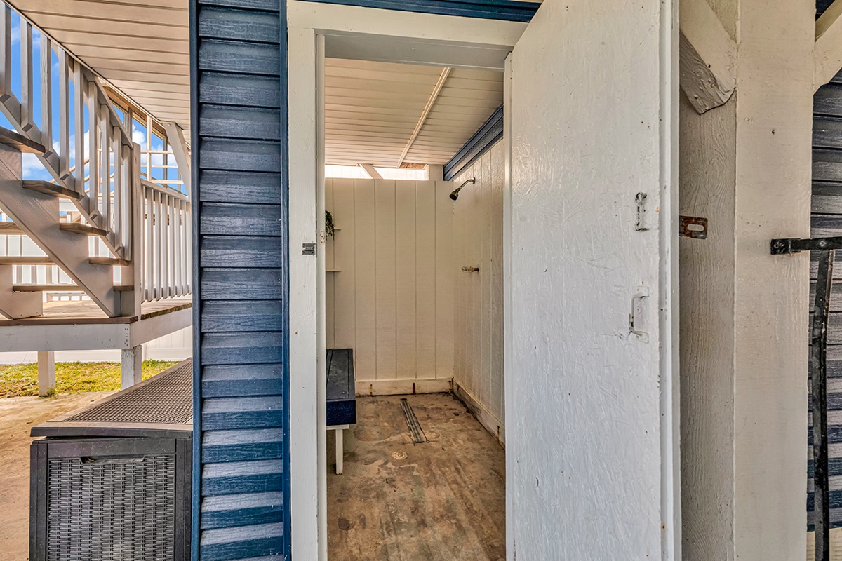 Outdoor shower, which makes getting rid of all that beach sand easy!