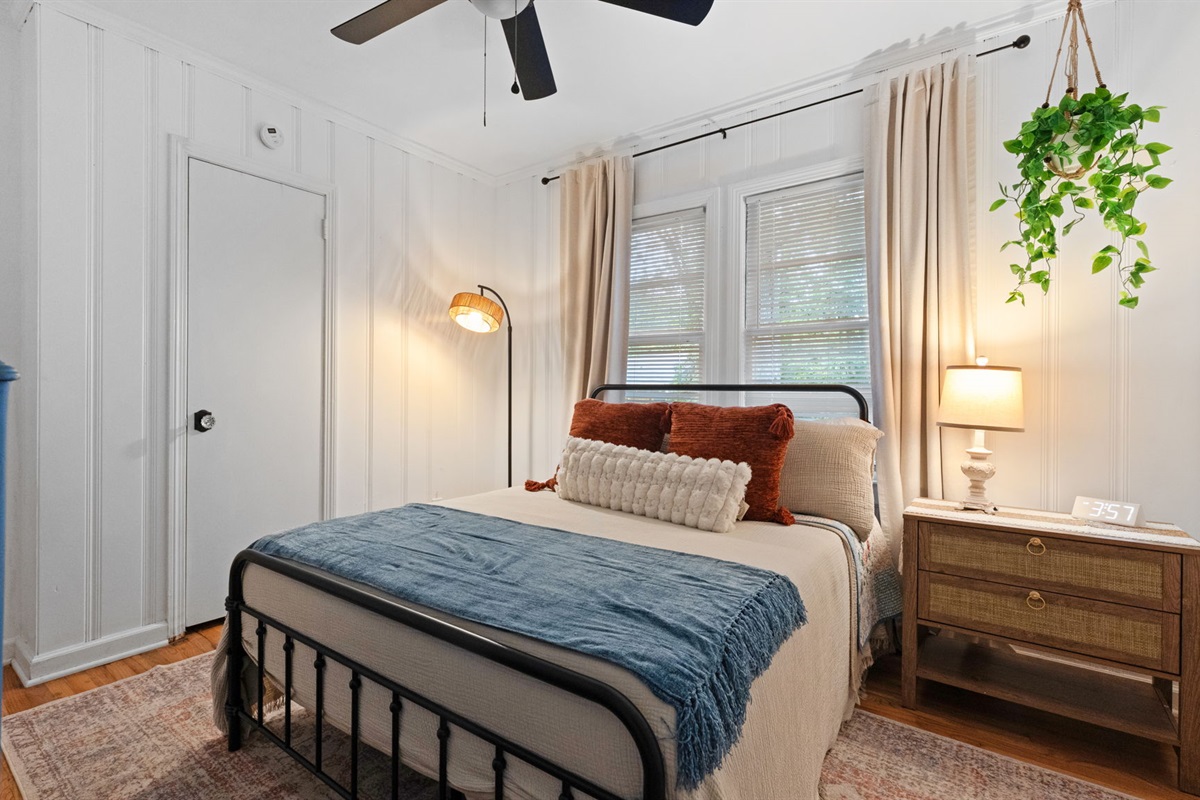 The Autumn Sky Room (Full Bed)