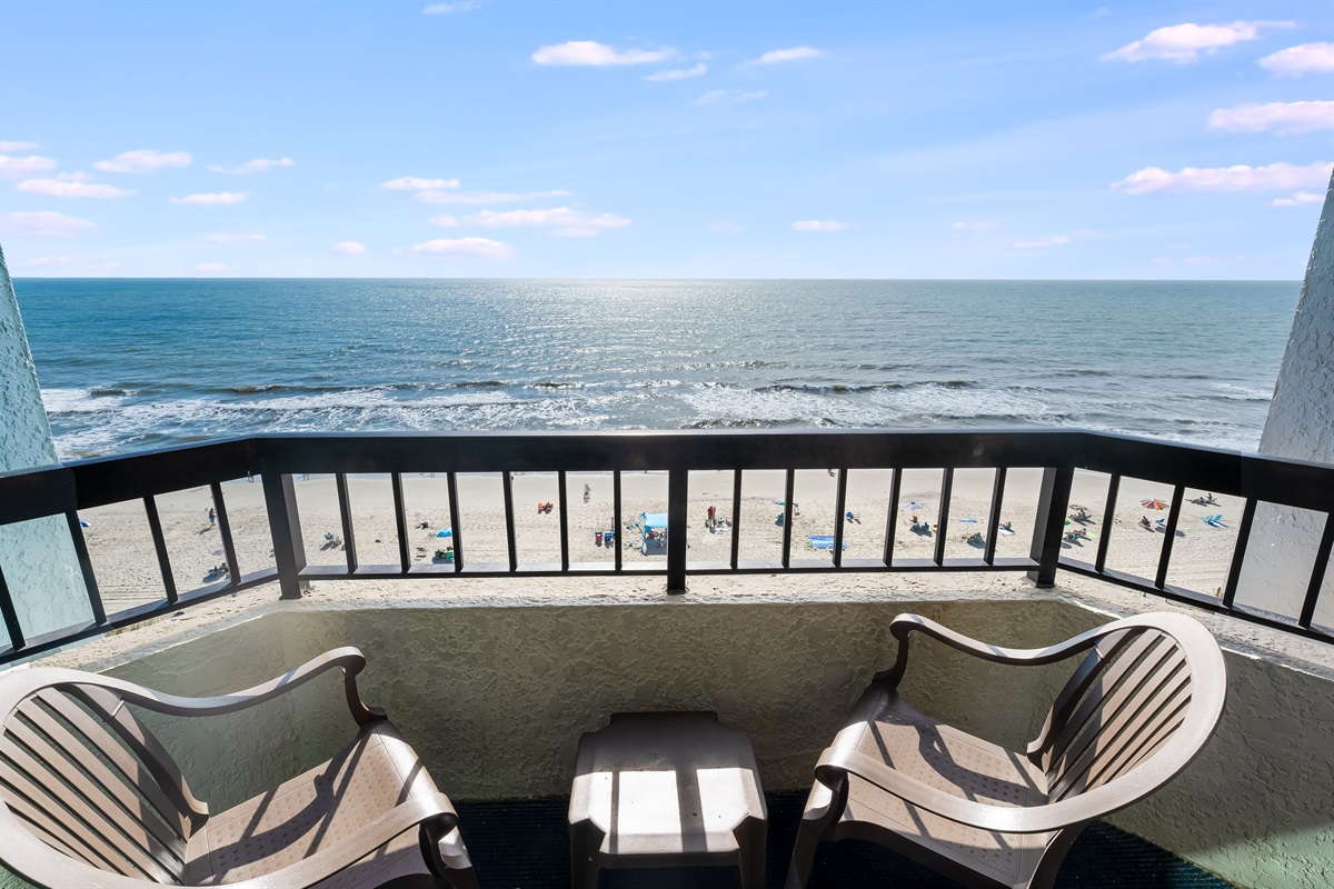 Balcony with Amazing Views of the Ocean🌊☀️