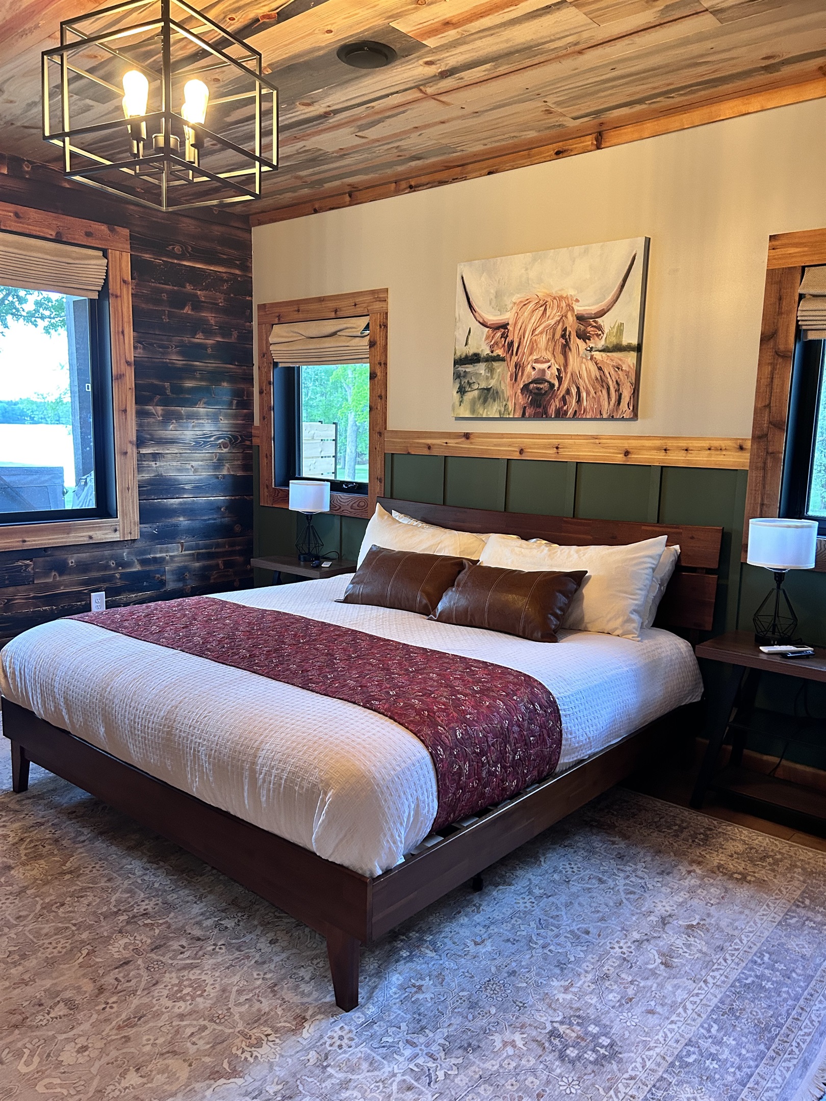 Primary bedroom - King bed & work space