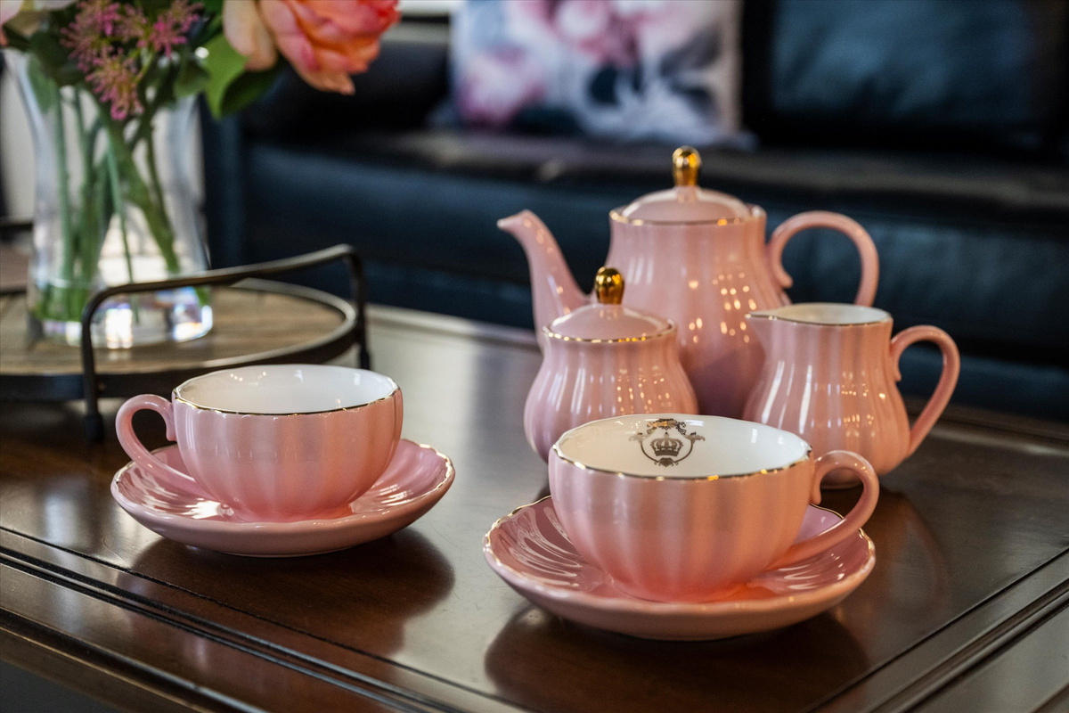 Yes, this tea set is available for your use - because, why not?  :)