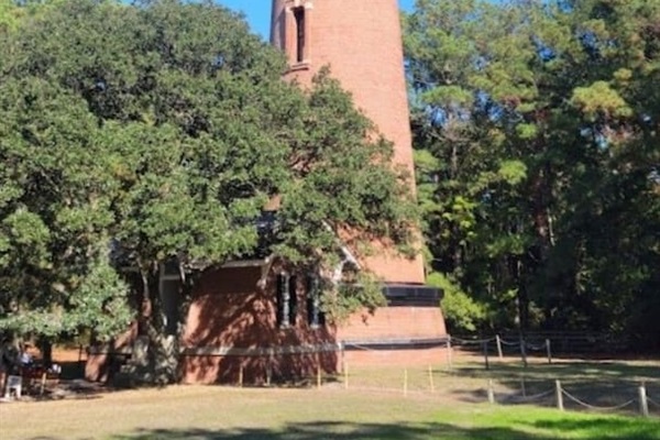 Just a few minutes walk to Currituck Beach Lighthouse. Currituck Beach Lighthouse. Since 1875, this lighthouse has kept mariners from danger, night and day. Today, on-site keepers continue the tradition: cleaning the lens & maintaining 





