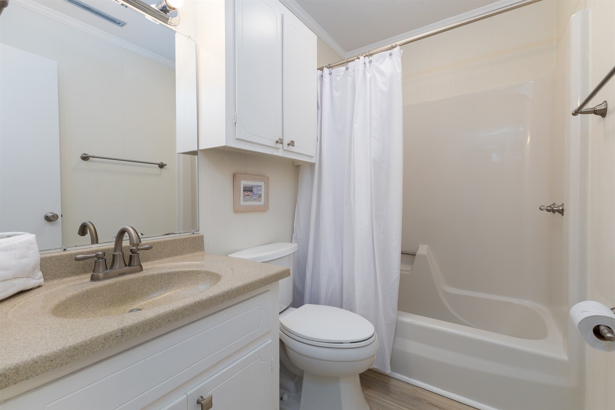 Bathroom 2 with tub/shower combination