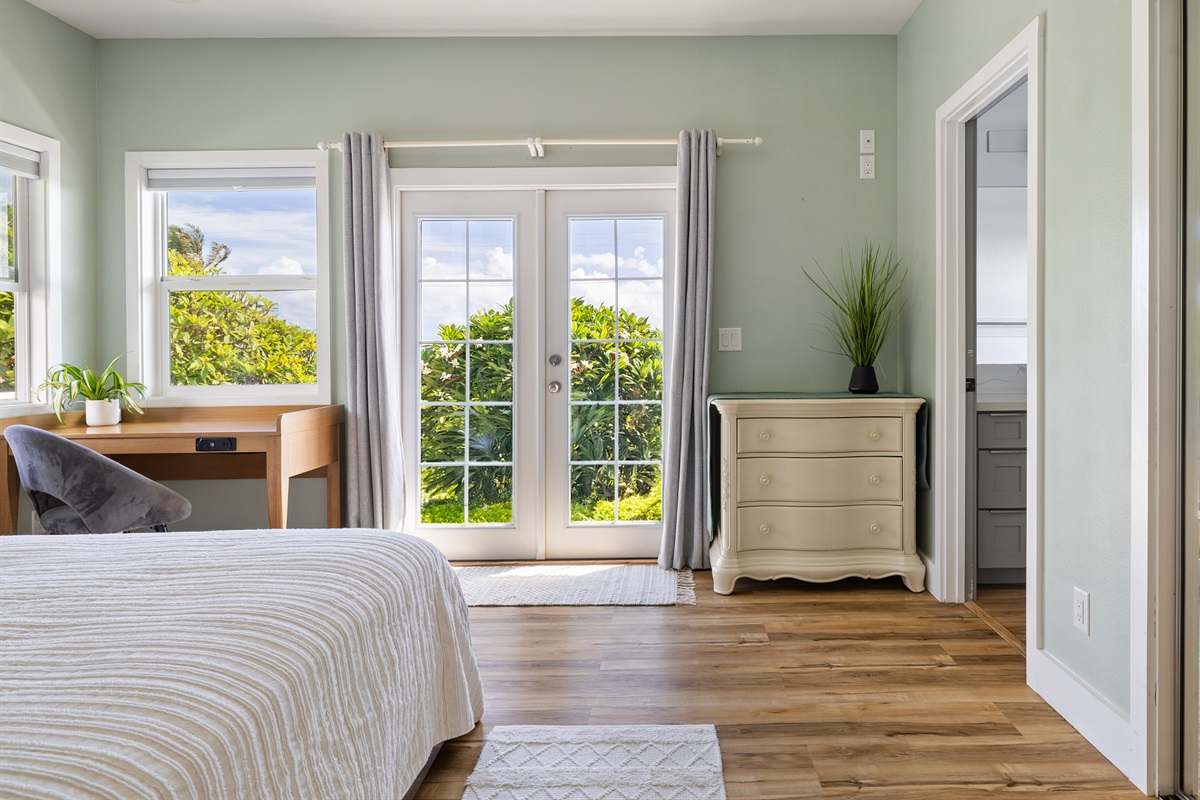 King Bed + ensuite bathroom