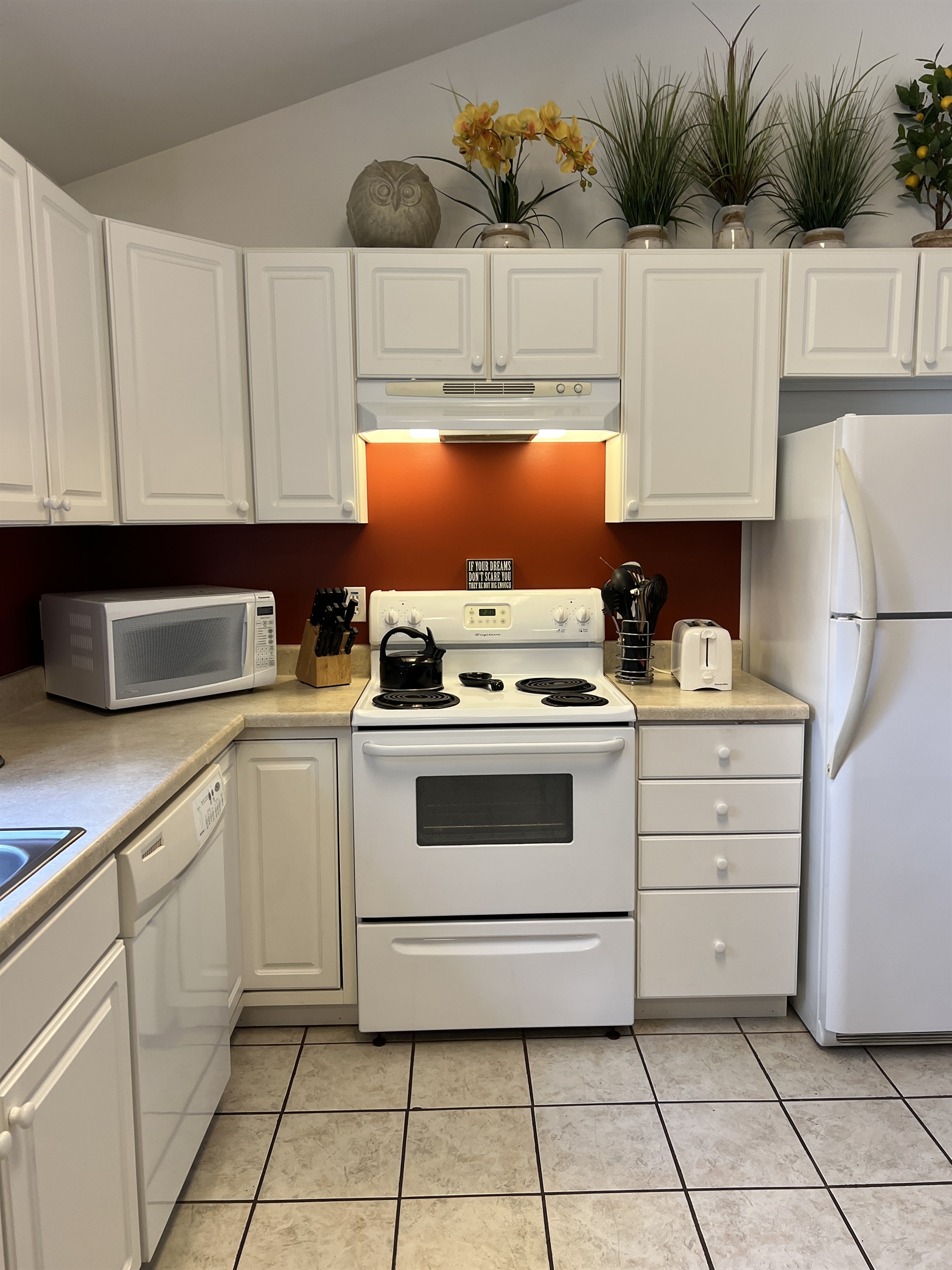 The Federal House Apartment 1  fully equipped kitchen.