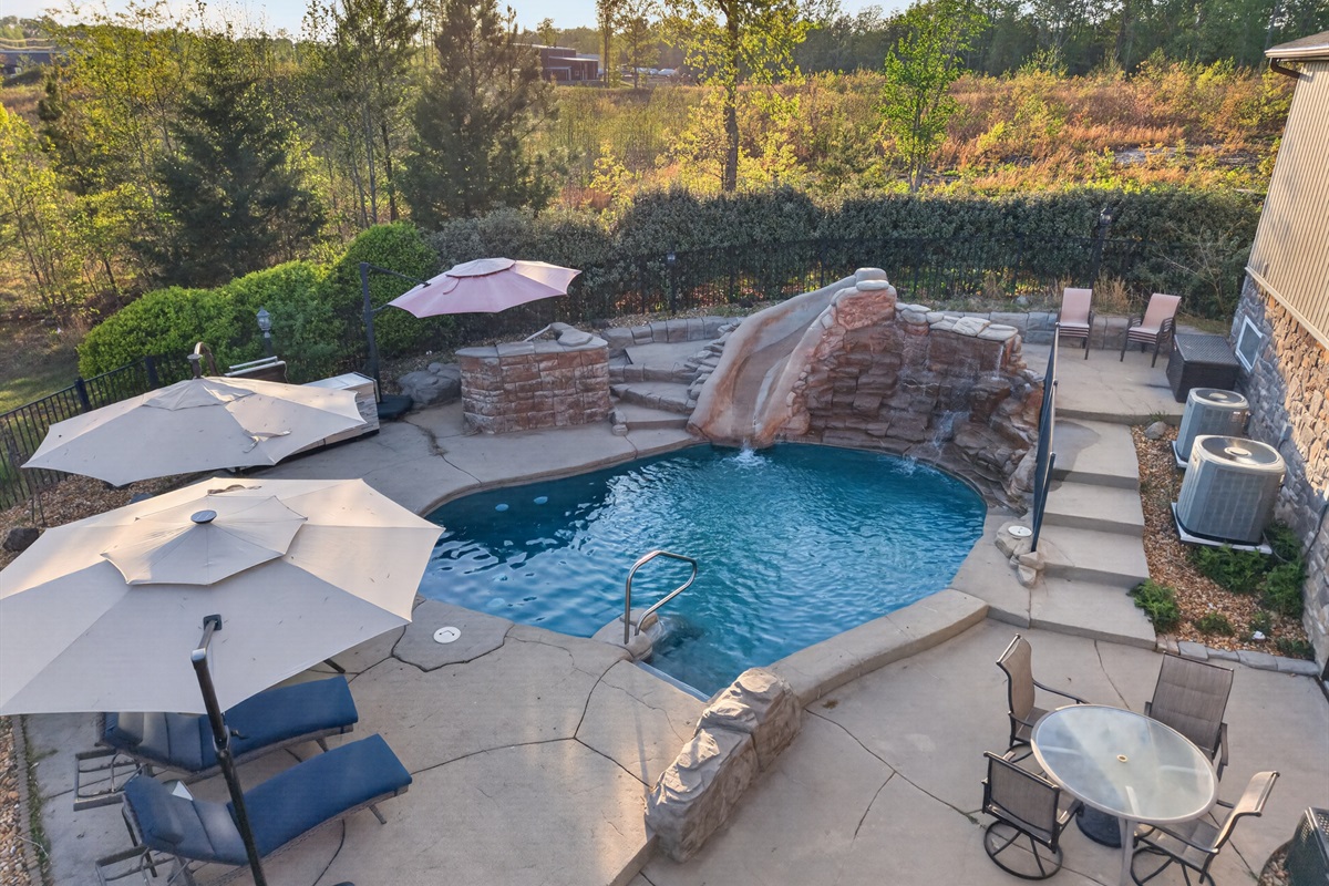 Gather, relax, repeat- poolside comfort