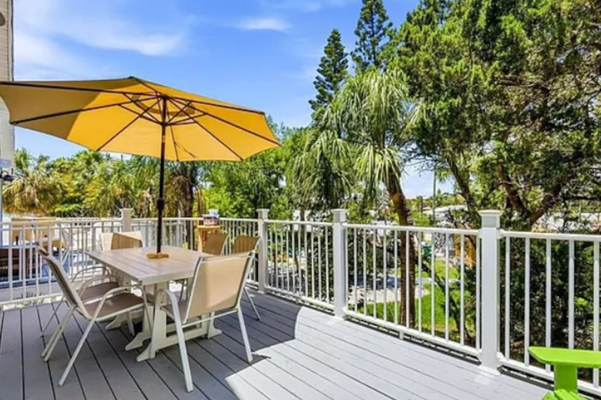 Gather on the spacious back deck for al fresco meals at the six-person dining table, shaded by a large umbrella. Enjoy a leisurely breakfast, share dinner with family and friends, or linger over drinks as you soak up the warm tropical surroundings.