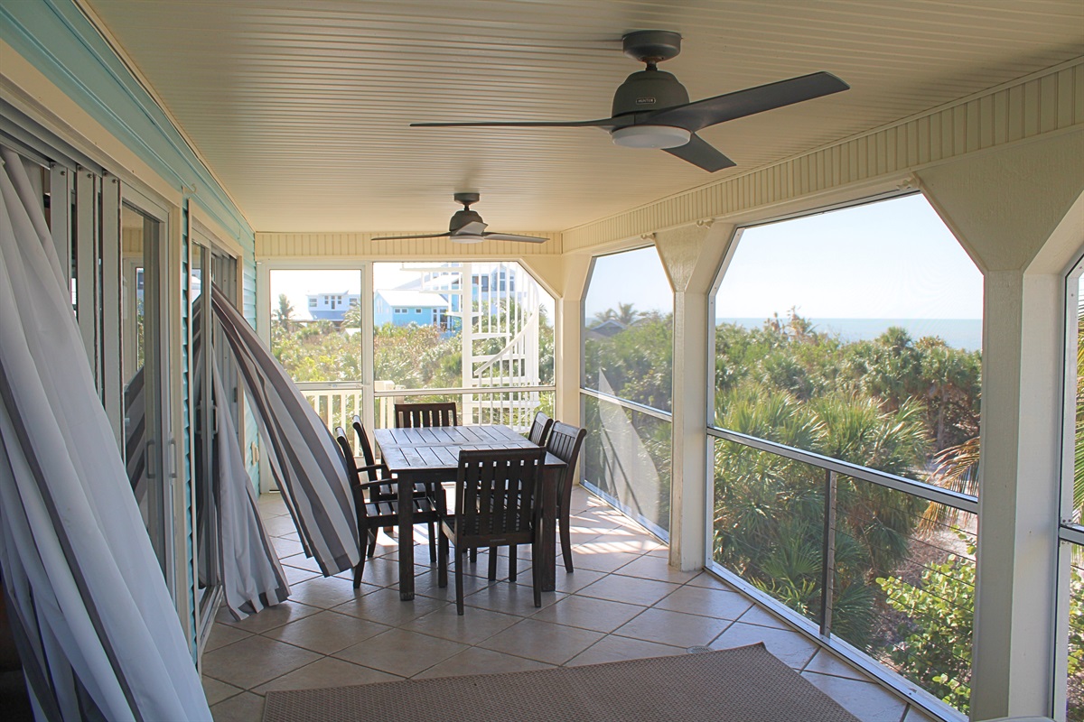 Outdoor eating on the living room level