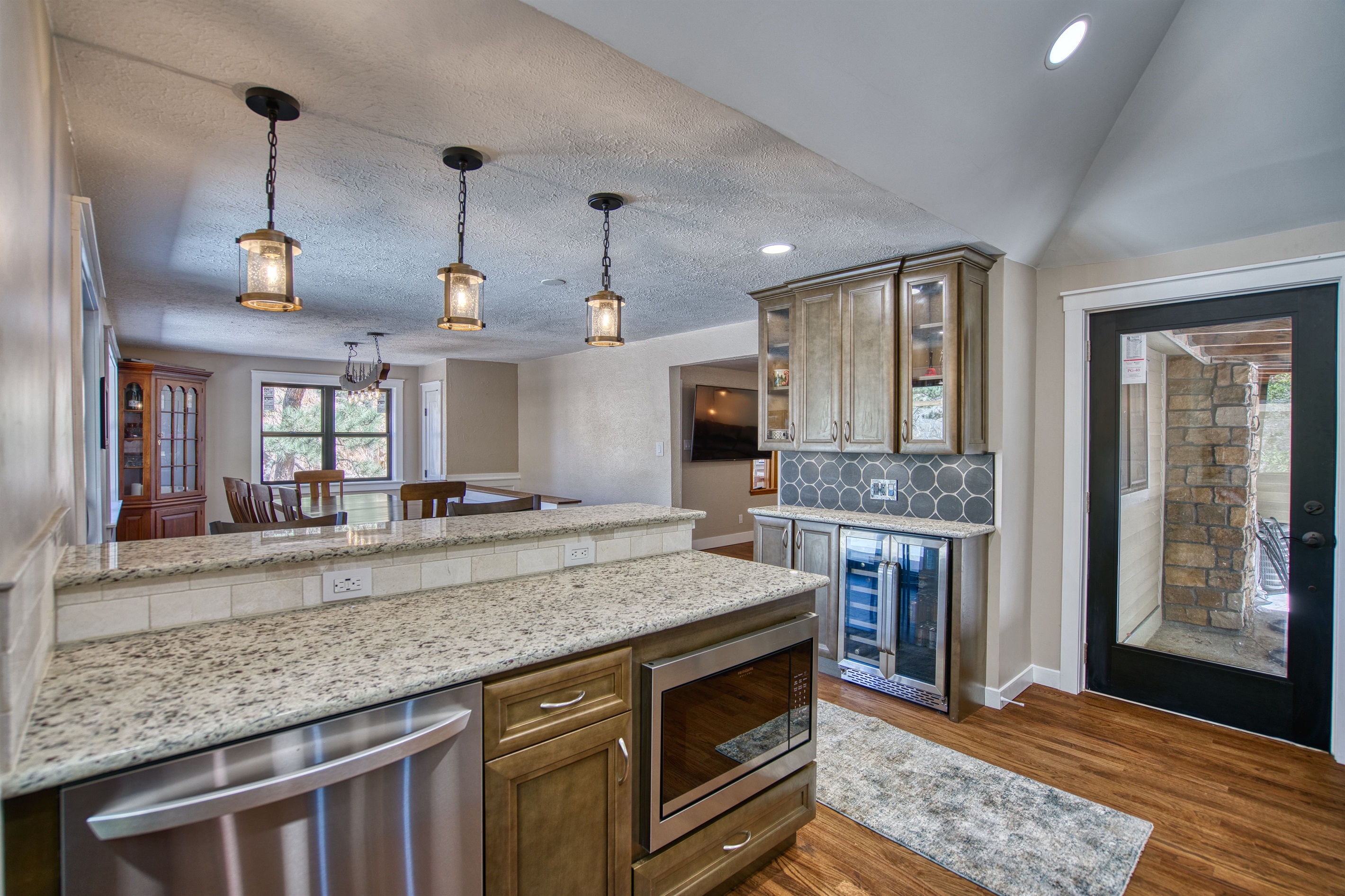 Kitchen & Snack Bar