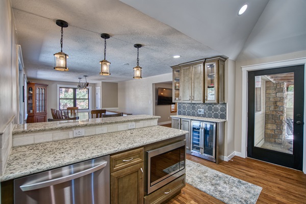 Kitchen & Snack Bar