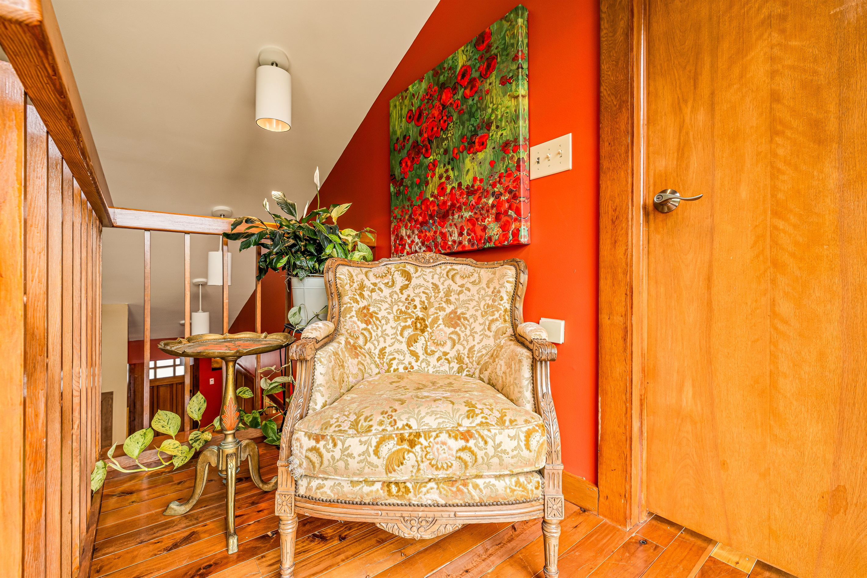 Pond and Territorial Views. Quiet. Hidden.  Bring your book. Your Beverage. Bliss.