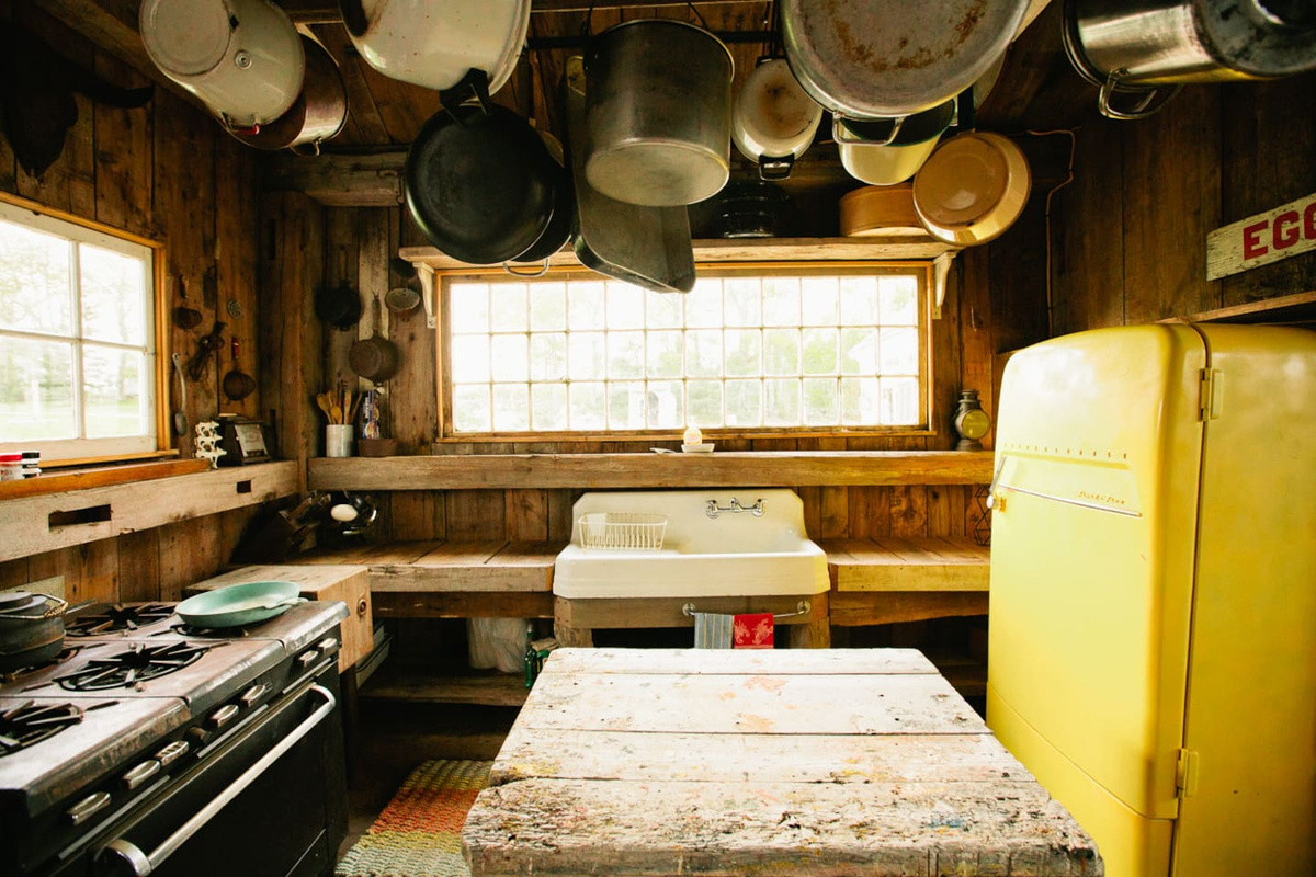 Fully equipped qintenssential Maine cottage summer kitchen.