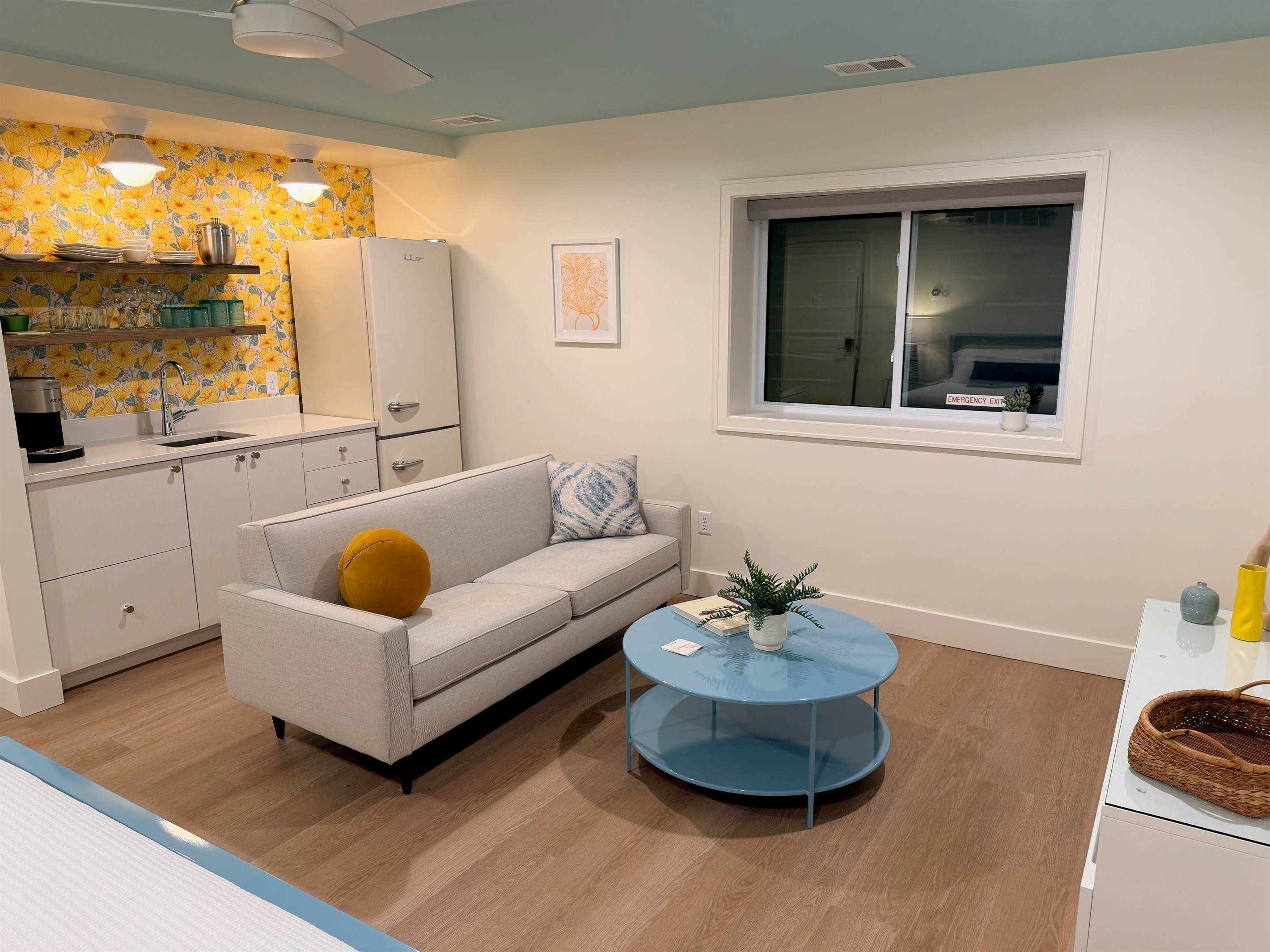 Living area & kitchenette