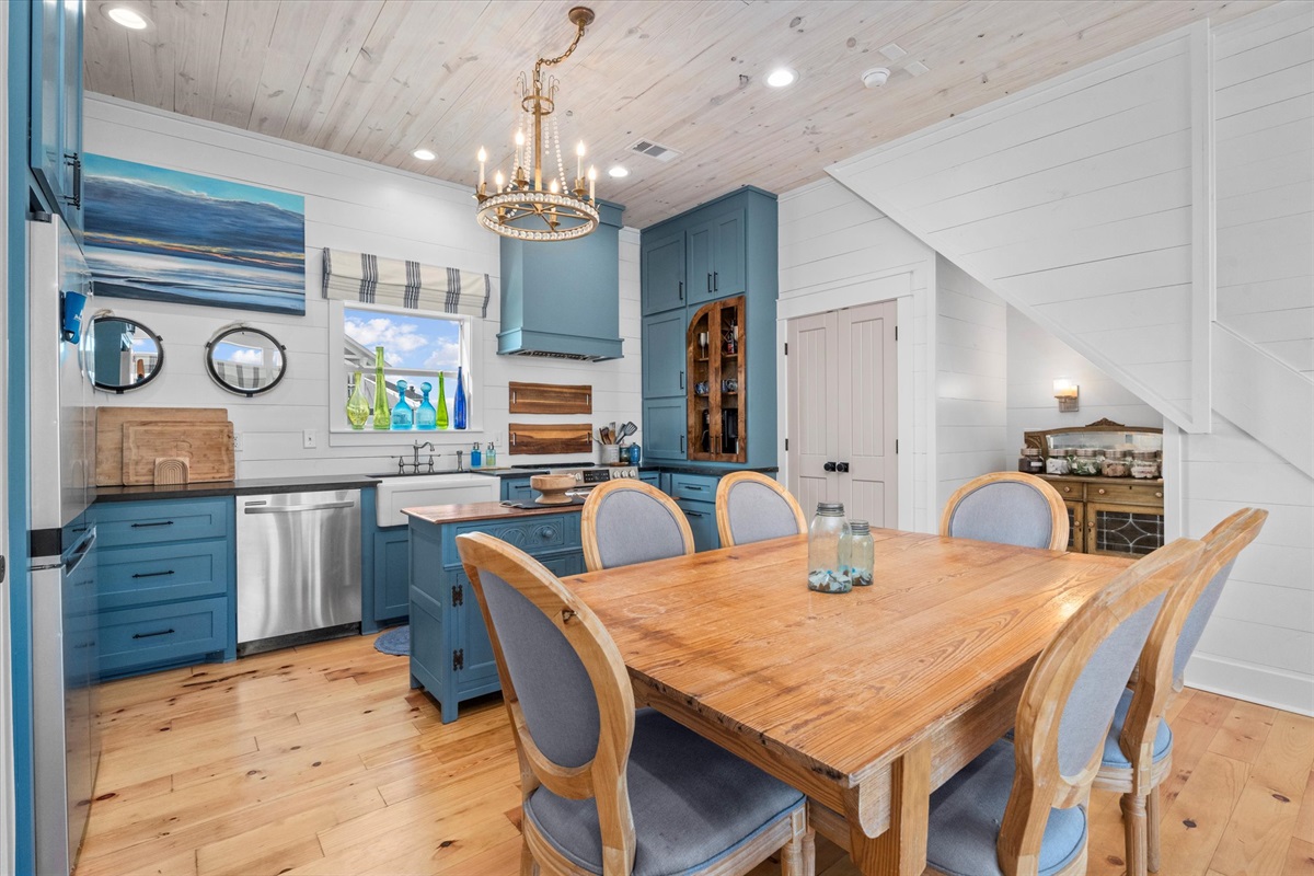 b8e32b2cd0994fa59a771bdffb85a209 Large | Beachhouse | Texas | TX | Vacation Homes | Galveston | Crystal Beach | Kokomo | Breezy Days | Beachfront Elegance | Sunrise Serenity | Southern Sands Property Management, LLC
