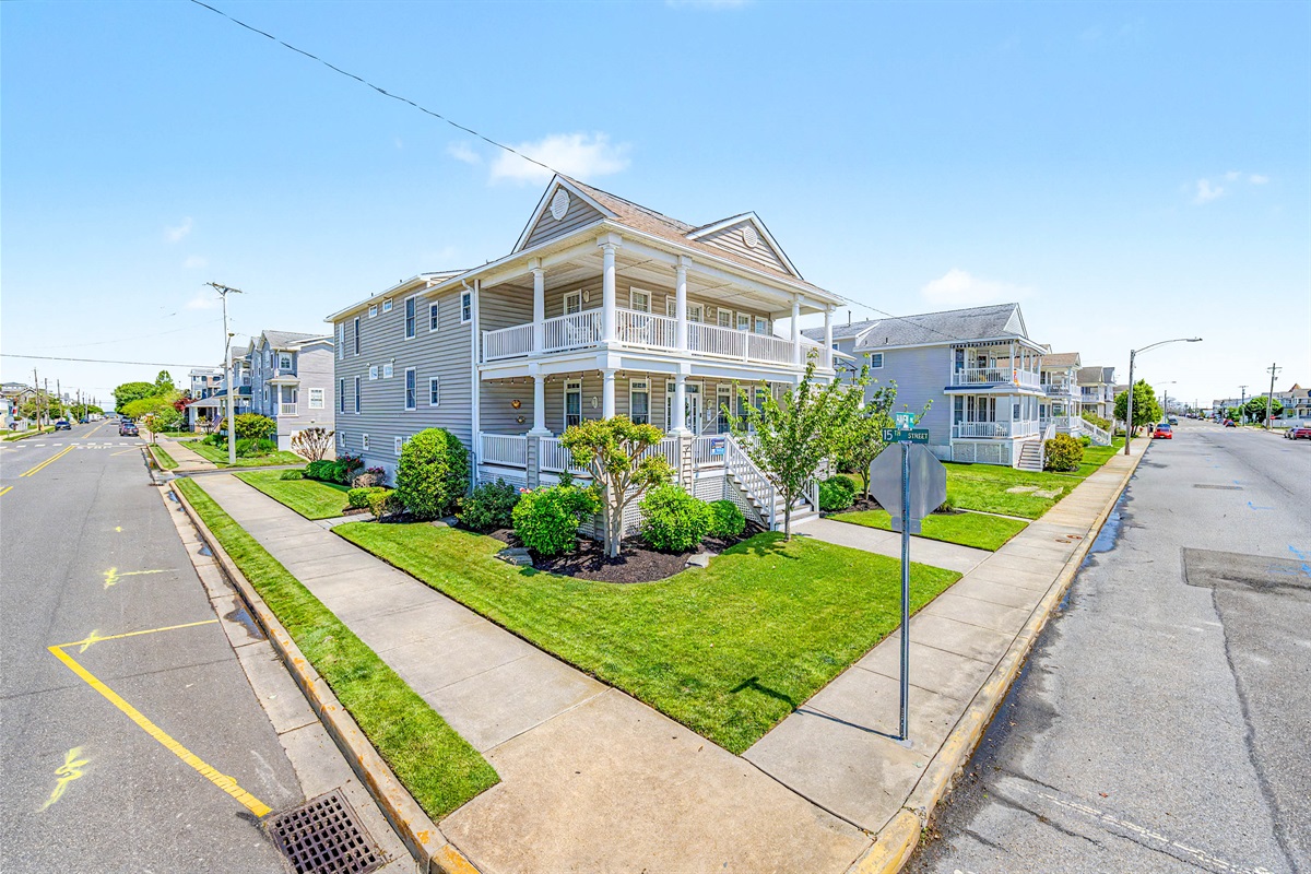 Huge corner lot, unobstructed sunset views