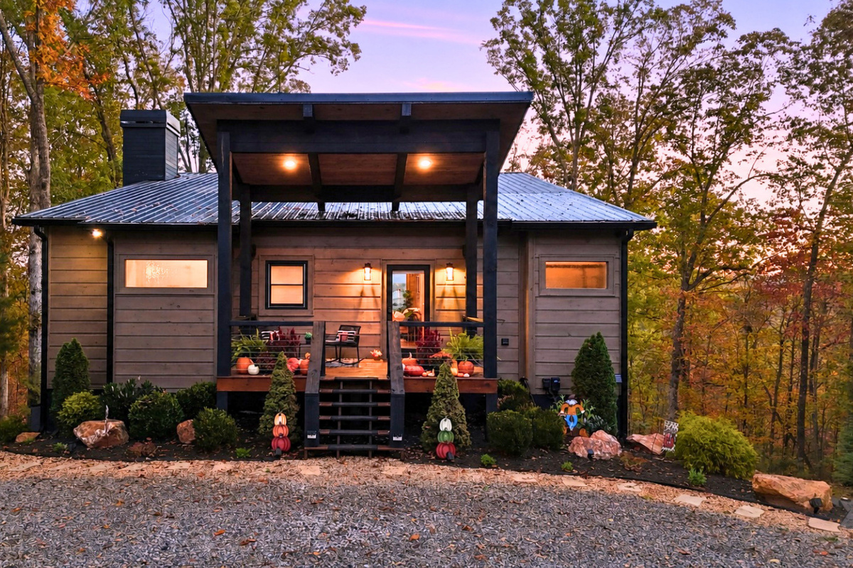 At sunset, the lodge glows warmly, offering a magical ambiance in the heart of the peaceful forest.