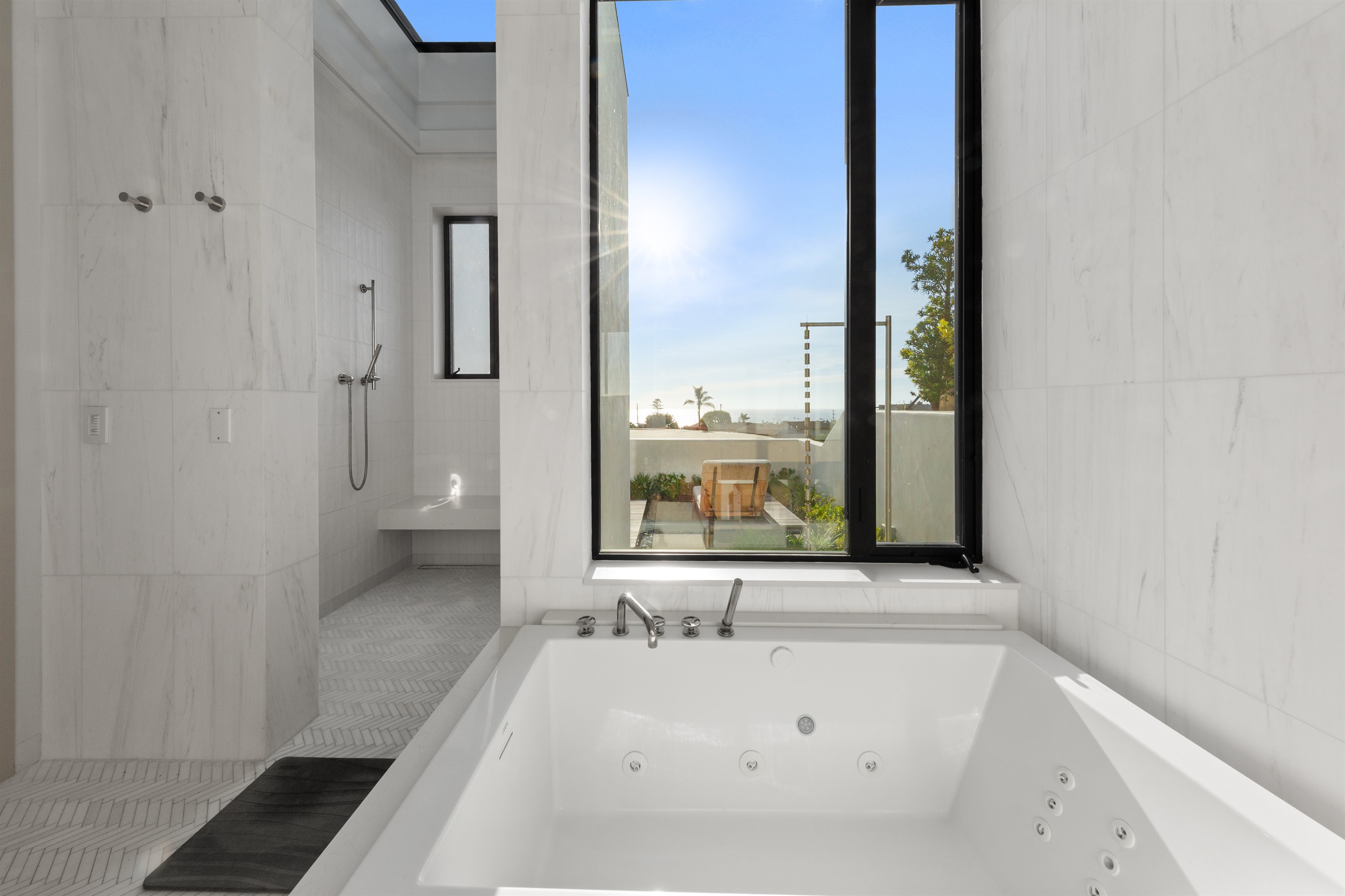 Soak in the sunlight, bathtub with jets 