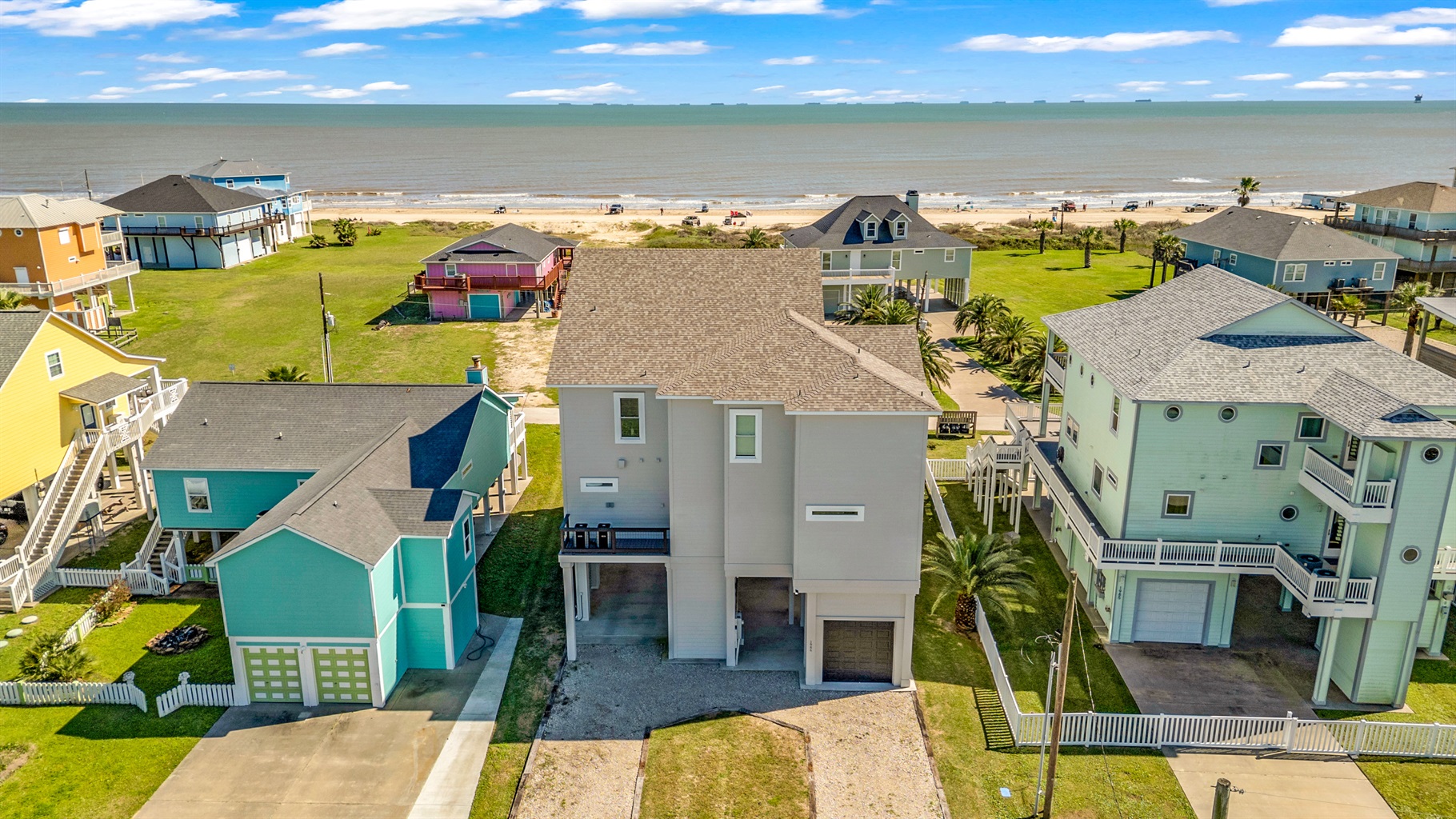 Costa Cristal Exterior: Aerial view of the property highlighting its proximity to the beach and scenic coastal surroundings.