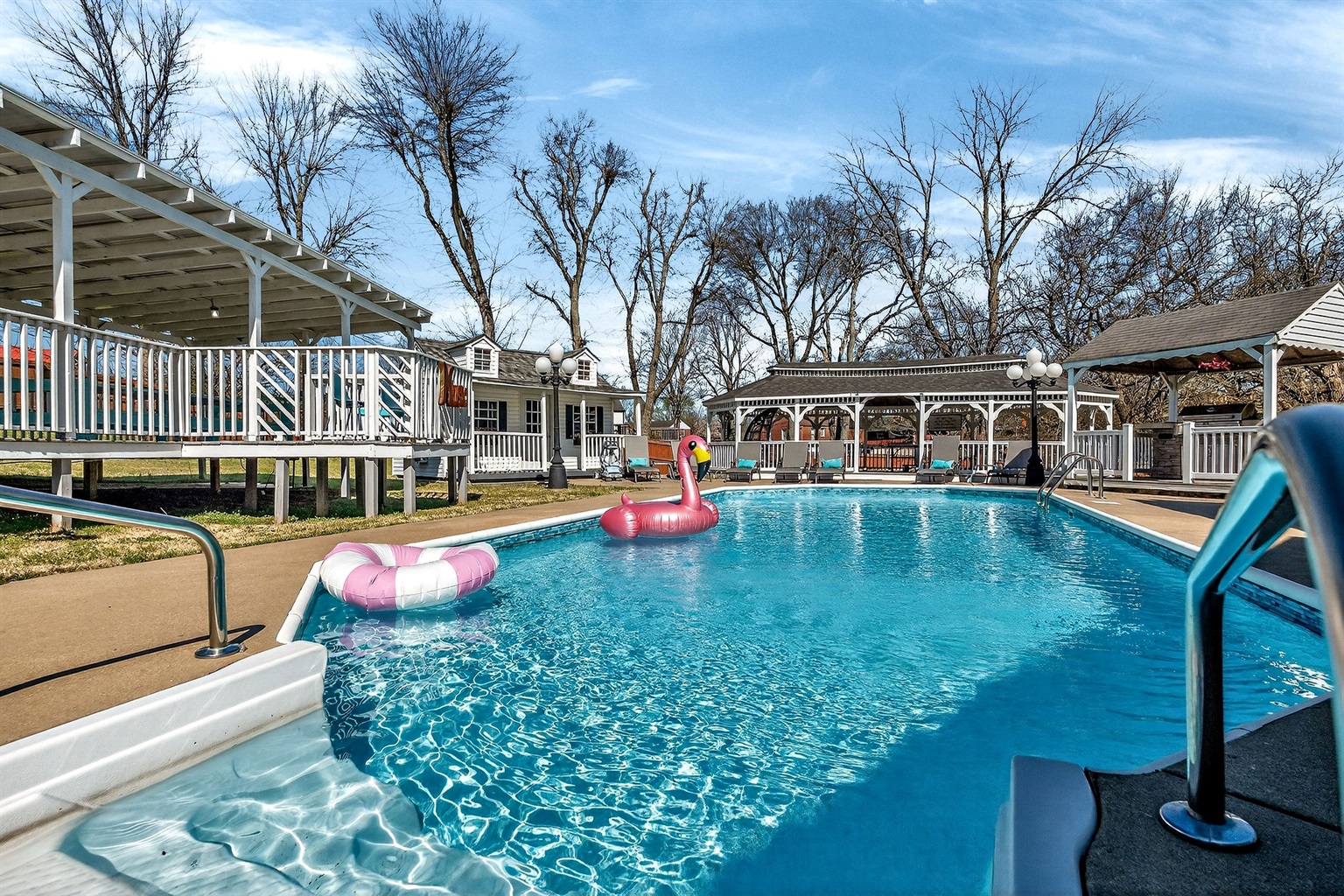 "Wonderful place! We loved the pool! Comfy couches! Beautiful backyard!"