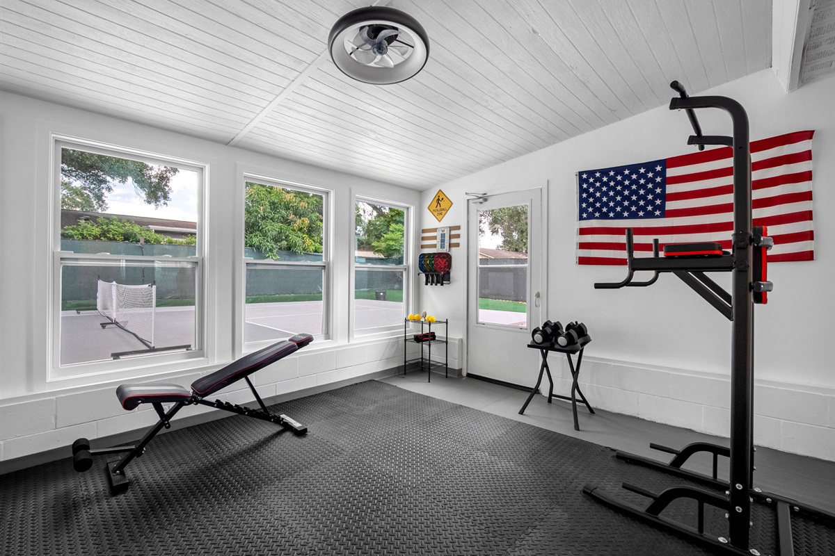 No need to skip your workout—this fully equipped home gym has everything you need to stay on track.