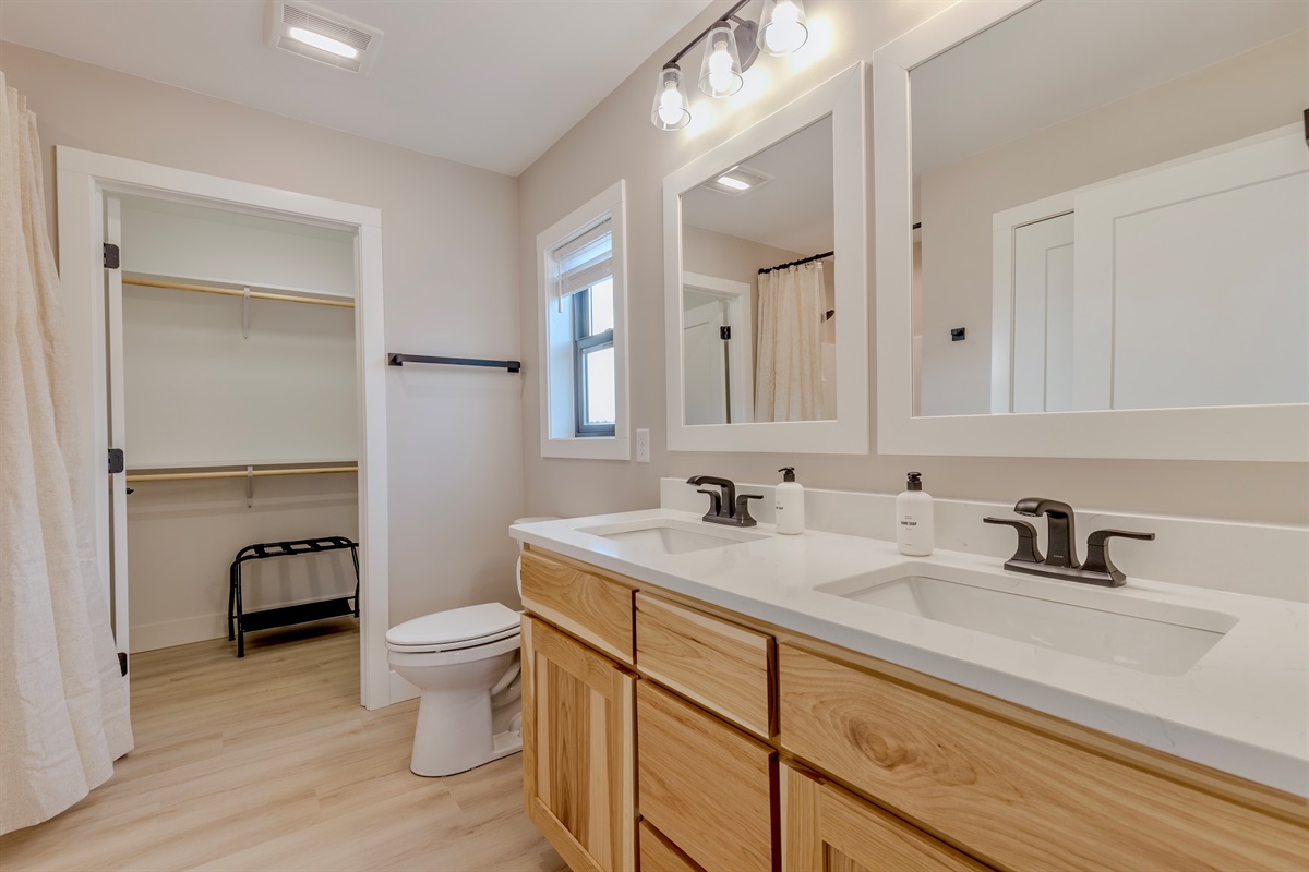 Upstairs master bedroom double vanity ensuite bathroom.  All our bathrooms come with shampoo, conditioner & body wash for our guests.