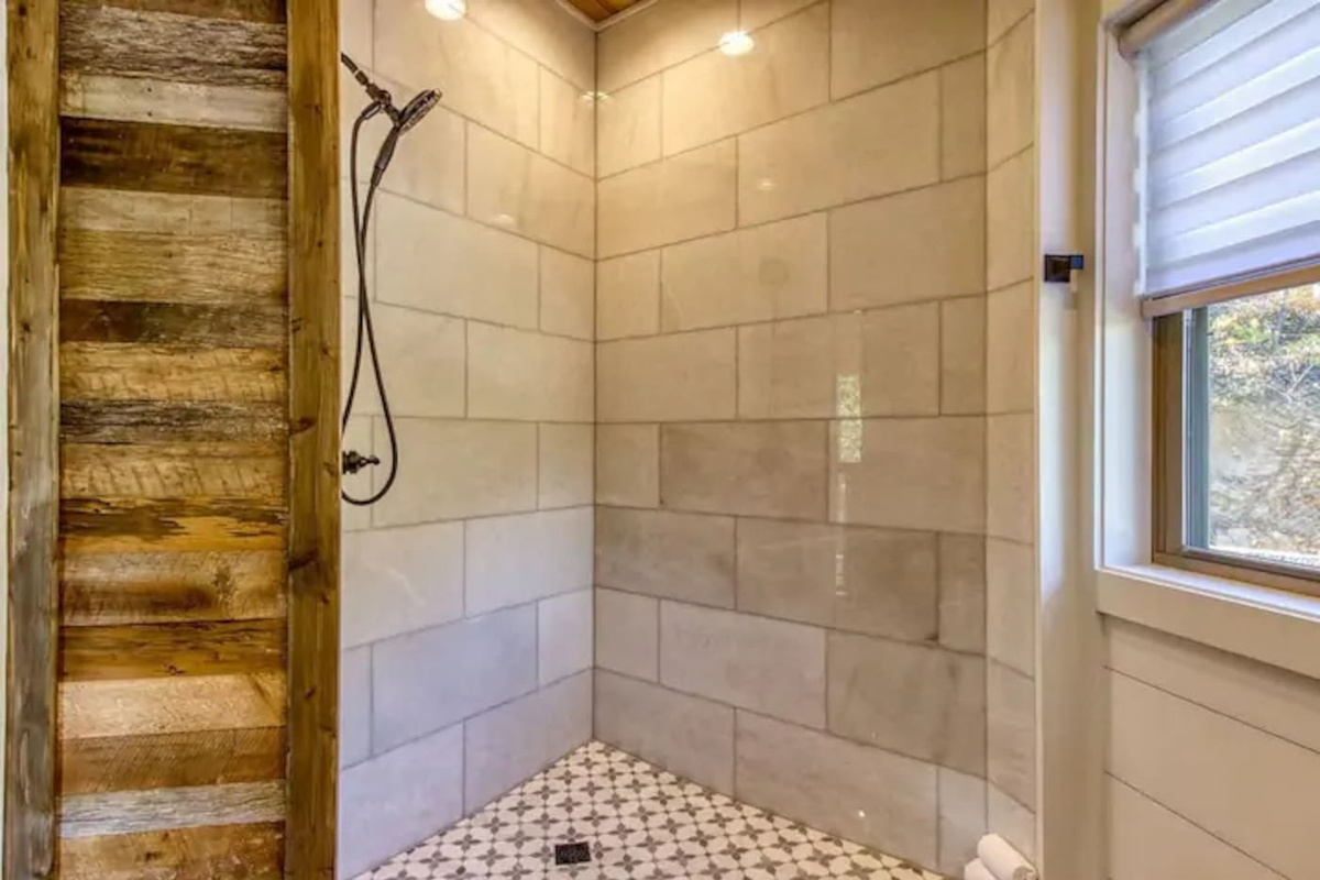 Second floor full bathroom