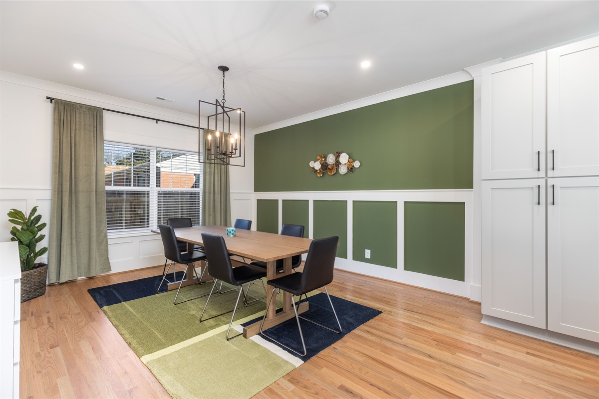 Like entertaining? This formal dining room is for you.