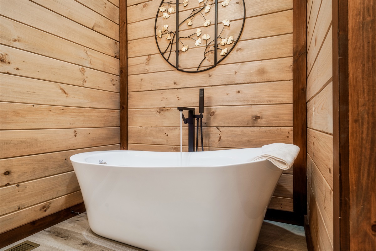 Ensuite master bathroom with rain shower & free standing tub