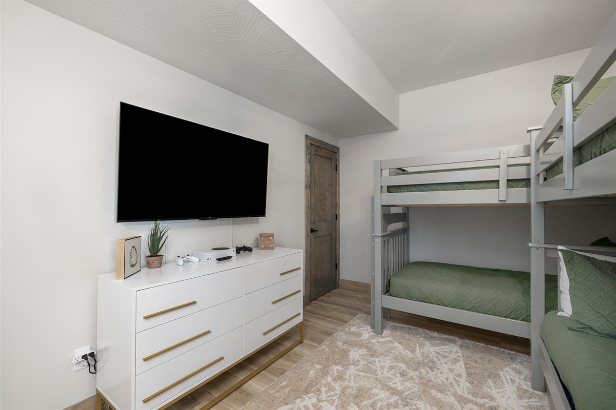 Main level bunk room w/ ensuite bath