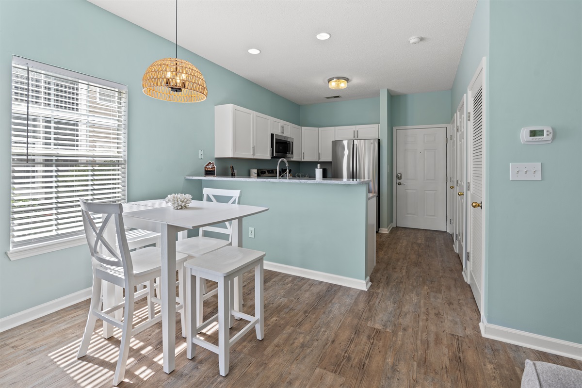 Dining Area with seating for 4