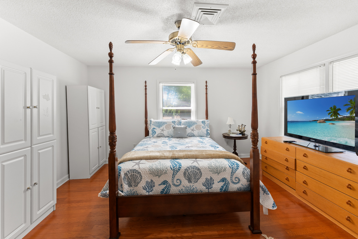 2nd Bedroom upstairs with Queen bed and large TV