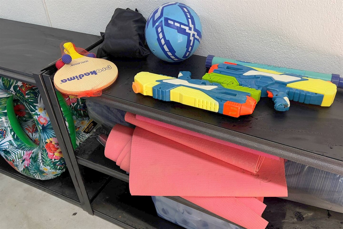 Pool toys, floats and yoga mats are available in the laundry room.  
