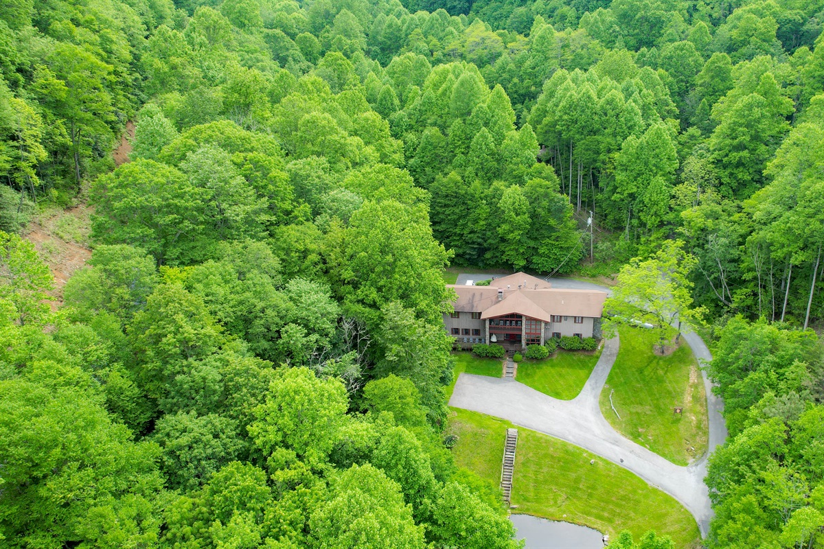 exclusively large, large family property in the Smoky Mountains!