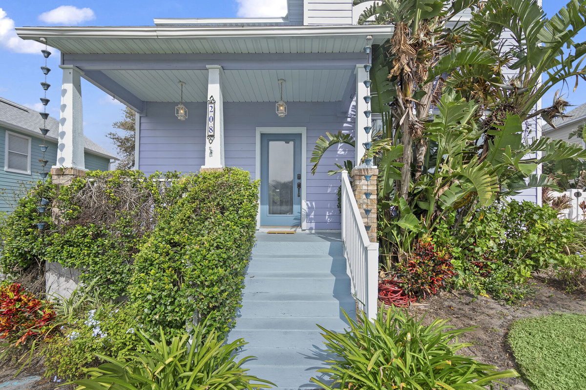 Home for the week. Steps up to the front door through the hedging, with the driveway alongside for two or three cars pulled in bumper to bumper. Everything you need is inside a short walk of this doorstep.