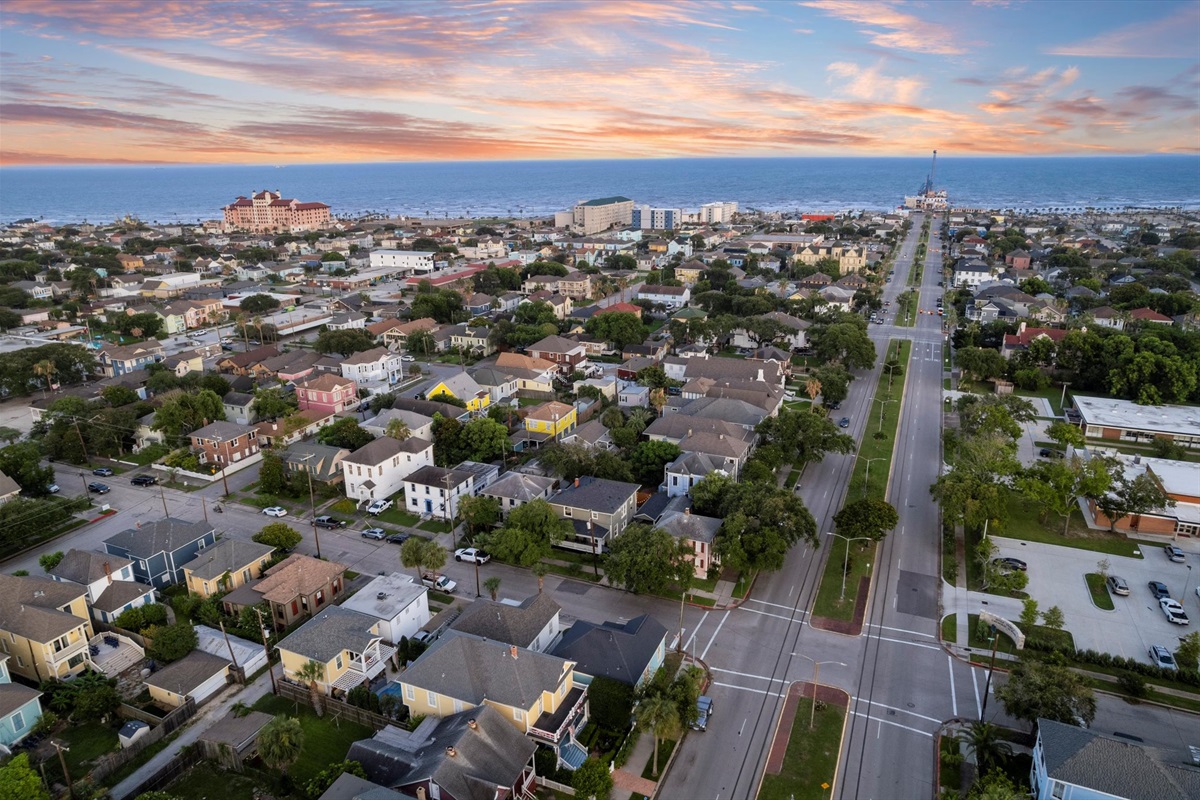 b9391e80a6a54404a317bfe128936cda Large | Beachhouse | Texas | TX | Vacation Homes | Galveston | Crystal Beach | Kokomo | Breezy Days | Beachfront Elegance | Sunrise Serenity | Southern Sands Property Management, LLC