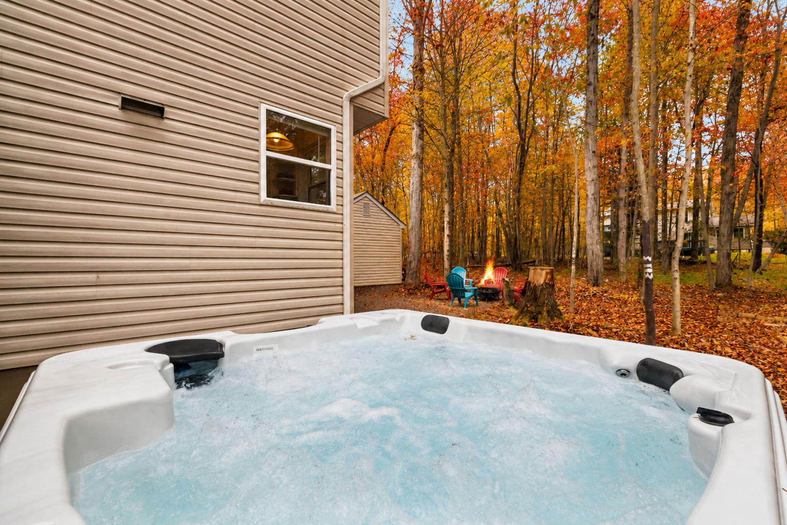 Outdoor hot tub in backyard - Poconos - Serhii Vacation Rentals