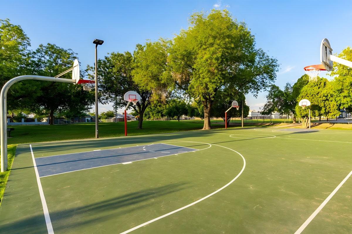 Walk to beautiful Selleh Park to enjoy the duck pond and fun playground