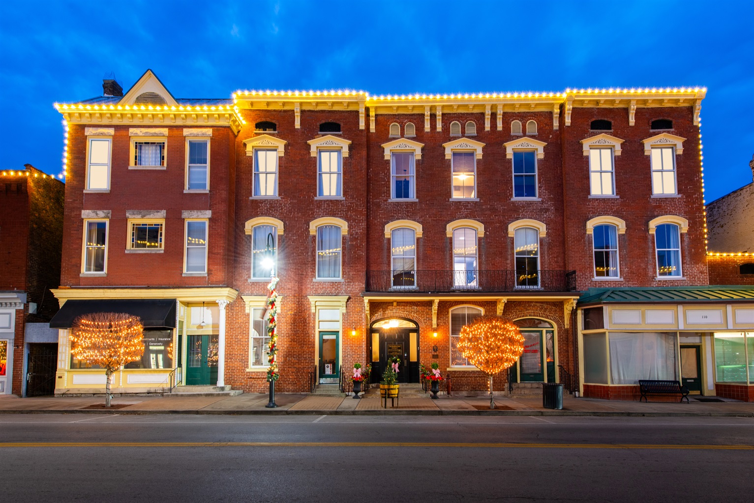 Where history meets hospitality. Welcome to the Woodford Hotel. 🏨✨