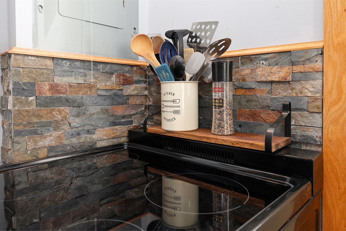 Kitchen amenities