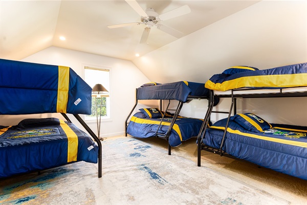 The Irish Grand | 4BR Home | 0.5 Mi to Campus | Sleeps 20, photo 26
