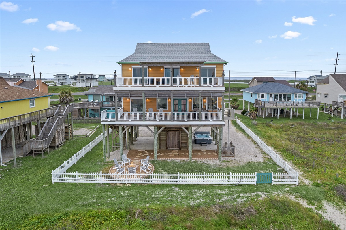 b97612031fa44b719748ab08f2eea6eb Large | Beachhouse | Texas | TX | Vacation Homes | Galveston | Crystal Beach | Kokomo | Breezy Days | Beachfront Elegance | Sunrise Serenity | Southern Sands Property Management, LLC