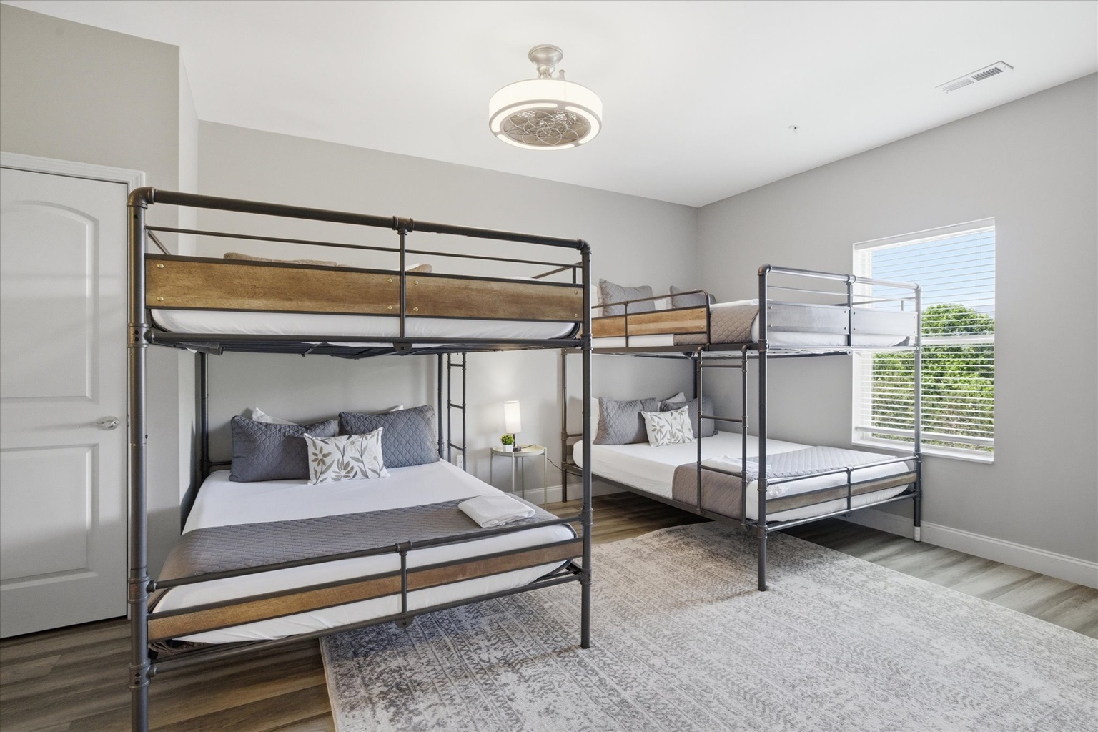 Pick your bunk, claim your corner, and settle in—this room was made for group trips. Two queen-over-queen bunks mean everyone gets a real bed, not a backup plan. Drop your bags, kick off your shoes, and make it your space.
