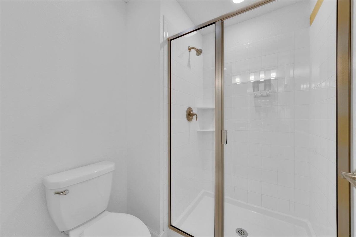 2nd level hallway bathroom